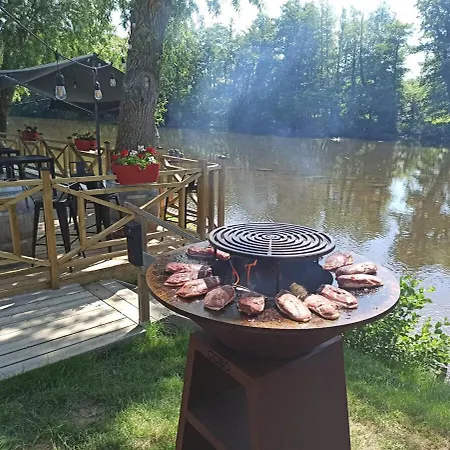 Tonneau Insolite Au Des Nieres Campingplads